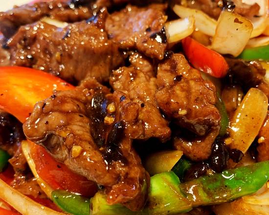 55. 豉椒牛肉 Boeuf au piment vert et oignon avec sauce fèves noires Beef with Green Pepper and Onion in Black Bean Sauce